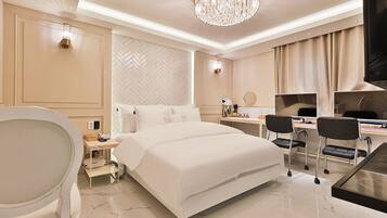 1 habitación, decoración personalizada y muebles diferentes