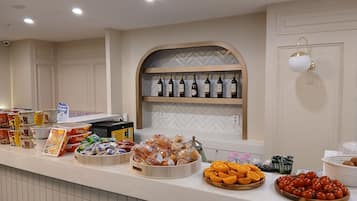 Daily to-go breakfast (KRW 5000 per person)