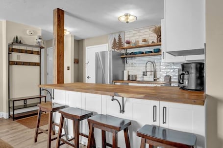 Fridge, microwave, oven, stovetop. Ski Haven Hideout