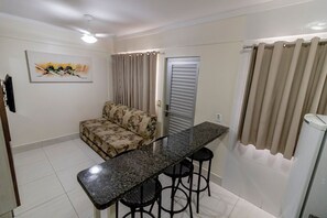 Basic Apartment | Living area | 32-inch LED TV with cable channels - LACQUA III (Caldas Novas)