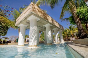 12 outdoor pools, pool umbrellas, lifeguards on site - LACQUA III (Caldas Novas)