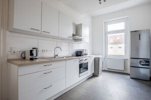 Fridge, microwave, oven, dishwasher - Ideal Prenzlauer Berg 2BR w/ Elevator, nr Mauerpark, by Blueground (Berlin)