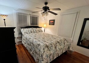 2 habitaciones, escritorio, tabla de planchar con plancha y wifi gratis 