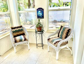 Interior - Beach Cottage in Gulfport (Gulfport)