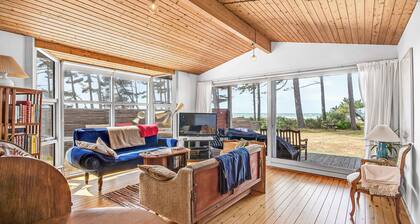 Holiday home on the beach with panoramic view