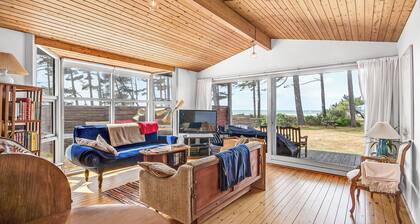 Holiday home on the beach with panoramic view