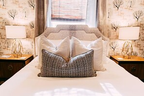 4 bedrooms, in-room safe, desk, iron/ironing board