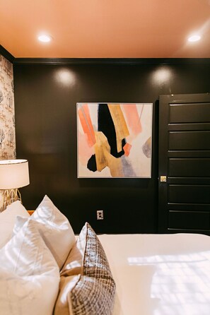 4 bedrooms, in-room safe, desk, iron/ironing board