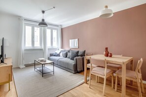 TV, stereo - Lovely Wieden 2BR w/Balcony, nr U1 & U4, by Blueground (Vienna)