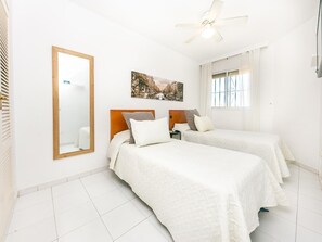 2 chambres, fer et planche à repasser, Internet gratuit, draps fournis