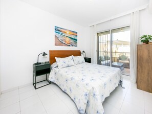 2 bedrooms, iron/ironing board, free Internet, bed sheets - Sunshine Holiday Apartment (Fuengirola)