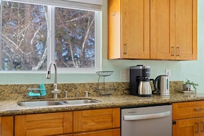 Private kitchen - Luxury Cabin near Big Bear (Running Springs)
