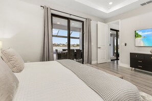 3 Schlafzimmer, Schreibtisch, Bügeleisen/Bügelbrett, Reisekinderbett