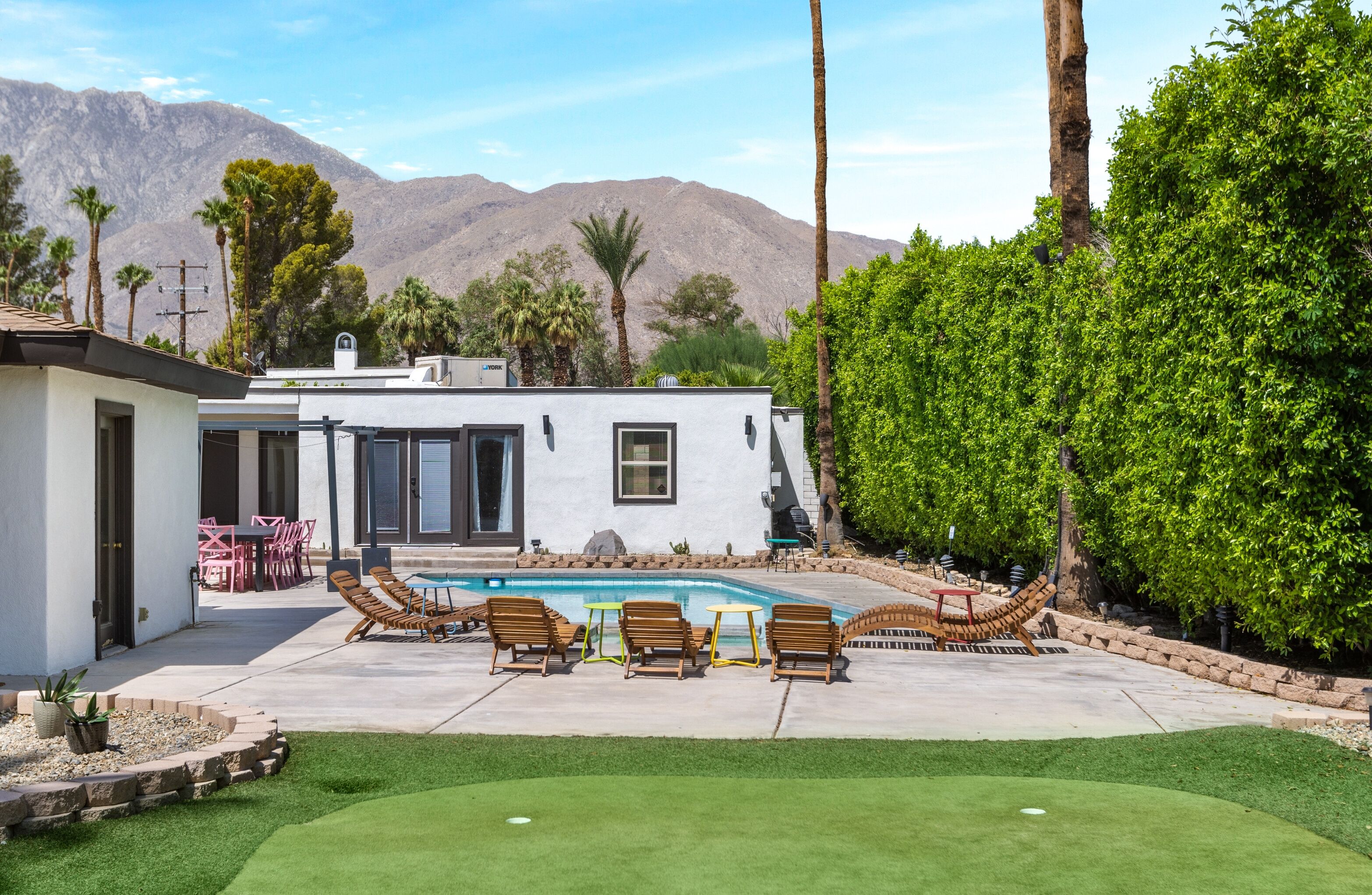 6 Bedroom desert oasis 5 min from downtown - pool, spa, & amazing mountain view