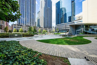 Family Size 2 Bedroom 2 Bathroom Suite w. 3 TVs and Balcony