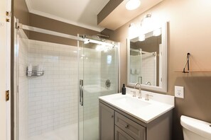 Shower, hair dryer, towels, soap - Leaf-Peeping at Oak Ledge! Trails+Tastings+Peace (Wintergreen Resort)