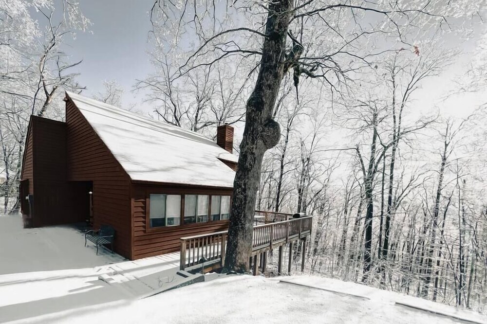Winter Retreat at Oak Ledge: Ski Tips & Cozy Sips