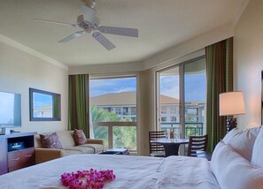 Tabla de planchar con plancha, wifi gratis, ropa de cama