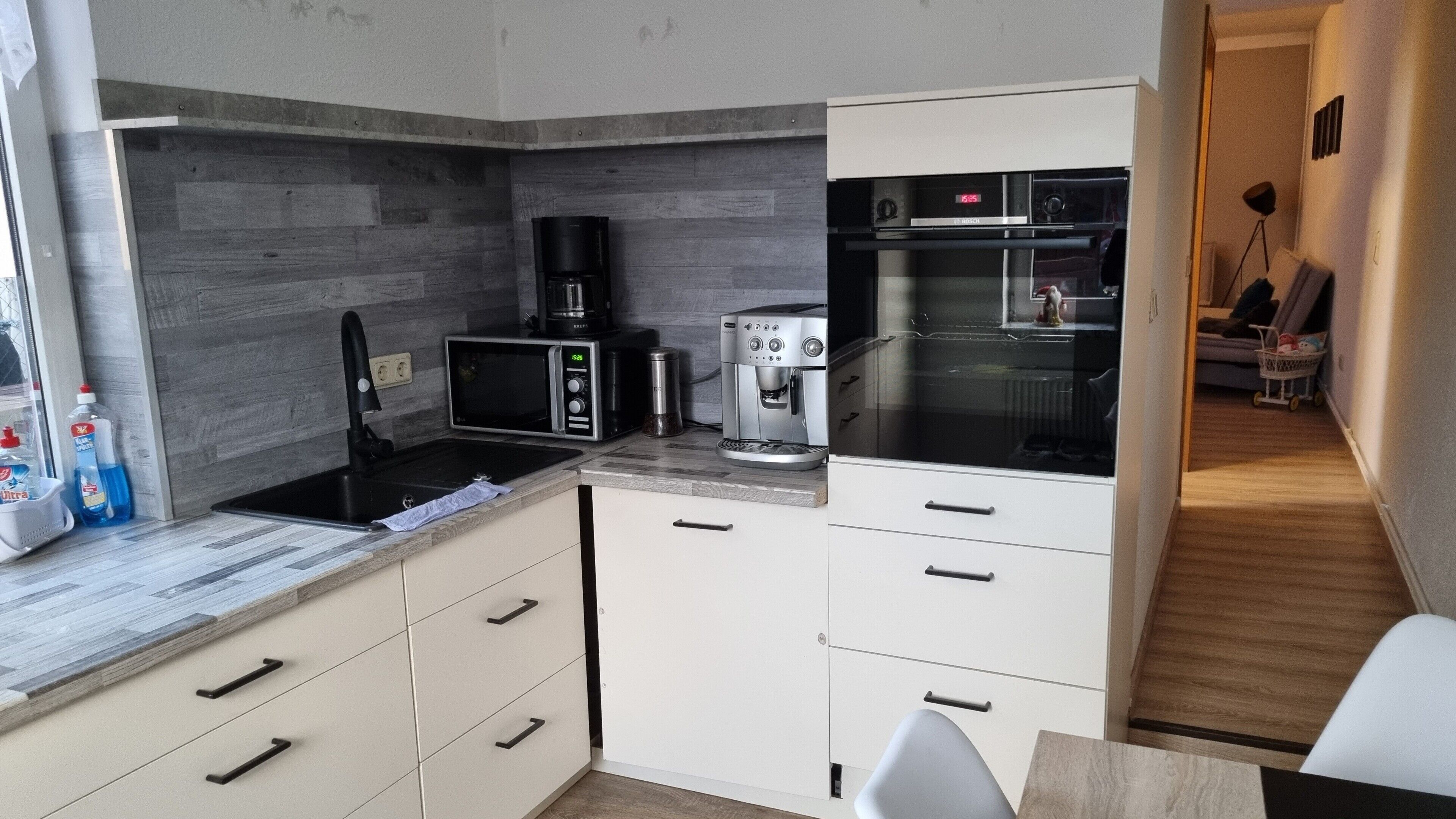 Kühlschrank, Mikrowelle, Ofen, Herdplatte