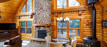 Pet friendly, Private Lot - Great for Families and Groups!