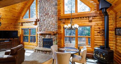 Pet friendly, Private Lot - Great for Families and Groups!