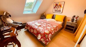 5 bedrooms, WiFi, bed sheets