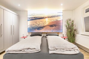 2 bedrooms, iron/ironing board, free WiFi, bed sheets - Holiday Apartment "Treibholz - Feriendomizil Ostsee" with 2 Terraces, Directly on the Beach and WiFi (Schönberger Strand)