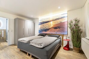 2 bedrooms, iron/ironing board, free WiFi, bed sheets - Holiday Apartment "Treibholz - Feriendomizil Ostsee" with 2 Terraces, Directly on the Beach and WiFi (Schönberger Strand)