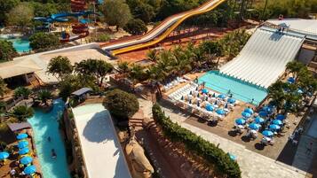4 piscinas internas, 15 piscinas externas, funciona piscina, guarda-sóis
