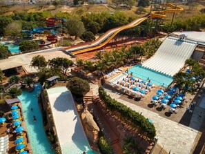 4 indoor pools, 15 outdoor pools, pool umbrellas, pool loungers