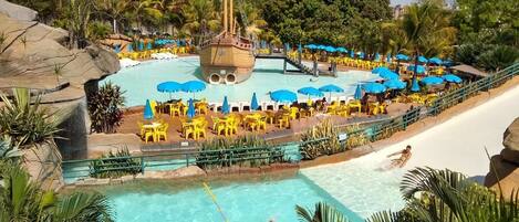 4 piscinas internas, 15 piscinas externas, funciona piscina, guarda-sóis