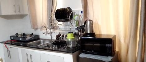 Fridge, microwave, oven, cookware/dishes/utensils