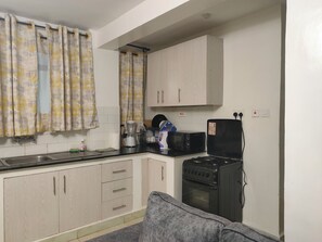 Fridge, microwave, oven - 1 Bed Flat Sleeps 2 with On-Site Parking (Nairobi)