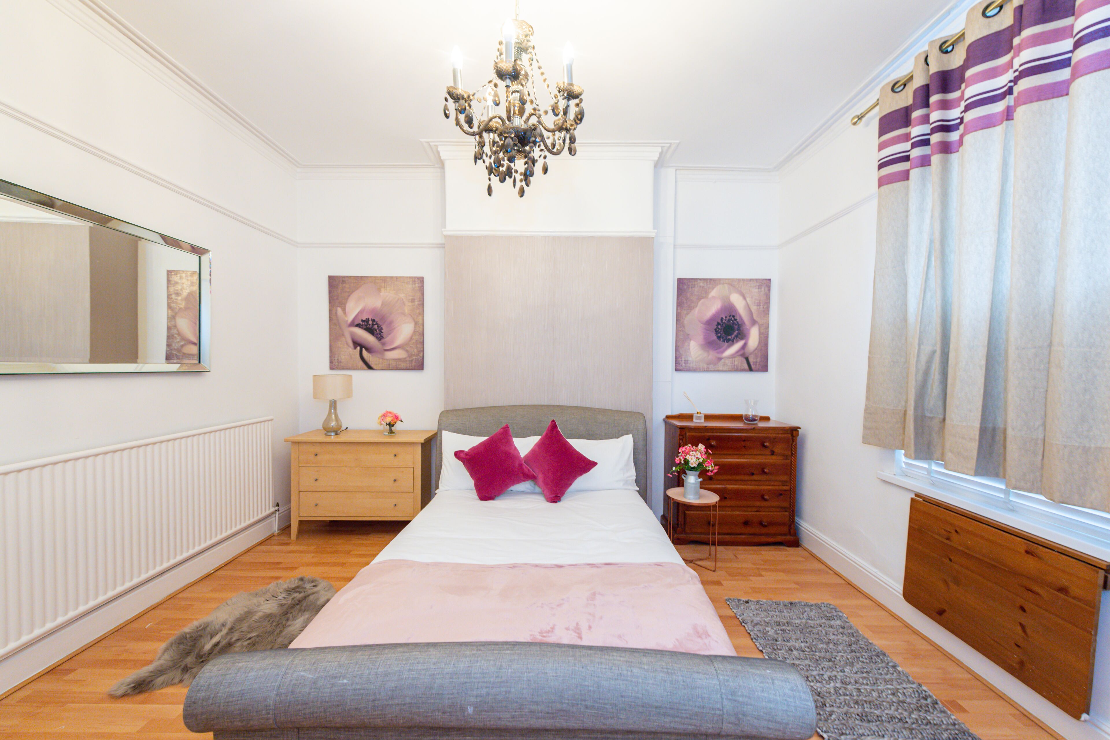 Captivating 5-Bed House in Liverpool with parking