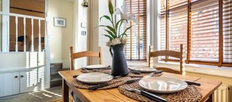 The Boat House Sleeps 4 Pet Friendly