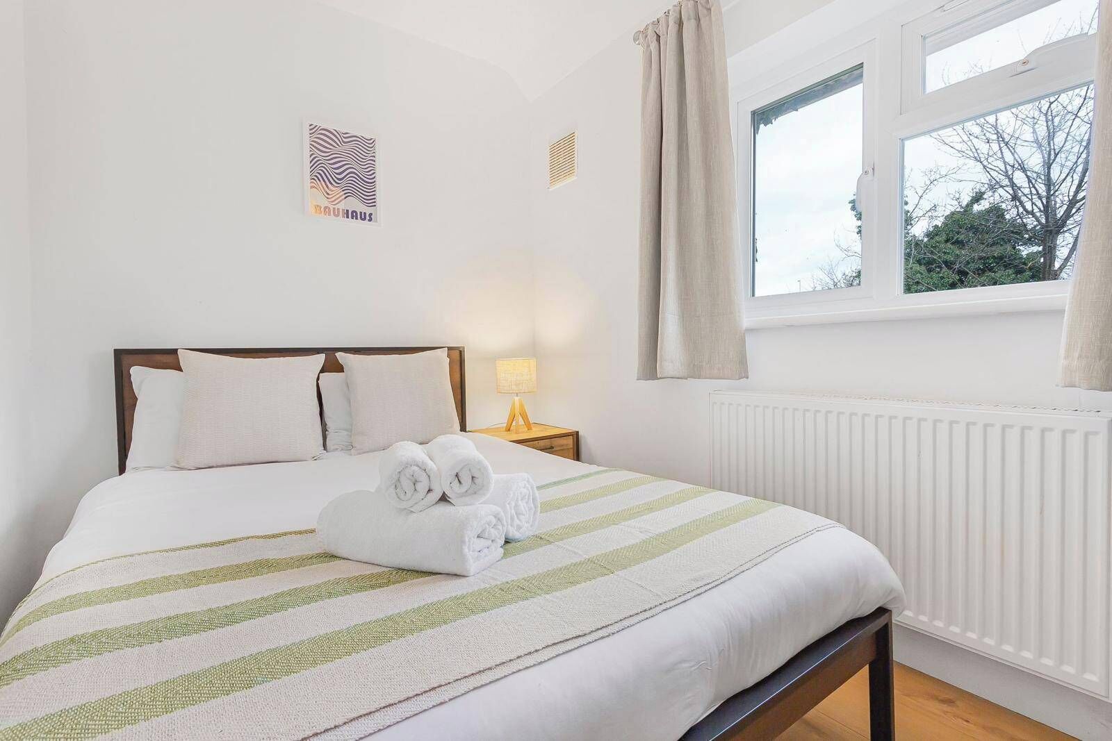 3 bedrooms, iron/ironing board, WiFi, bed sheets