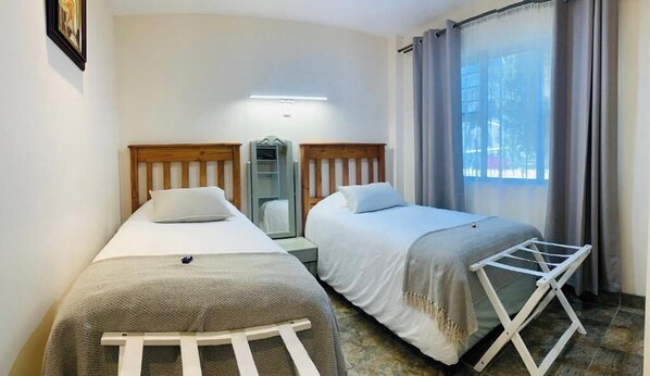 1 bedroom, WiFi, bed sheets, wheelchair access - Mispa George - Self Catering Apartment - Sleeps 2 (George)