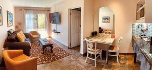 TV - Mispa George - Self Catering Apartment - Sleeps 2 (George)