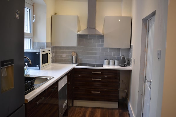 Refrigerador, microondas, horno, placa de cocina