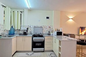 Kühlschrank, Mikrowelle, Ofen