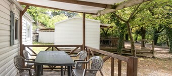 Caravan 'Midi - Mobil Home 4-6 Pers' with Private Terrace and Shared Garden