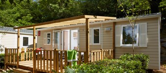 Caravan 'Midi - Mobil Home 4-6 Pers' with Private Terrace and Shared Garden