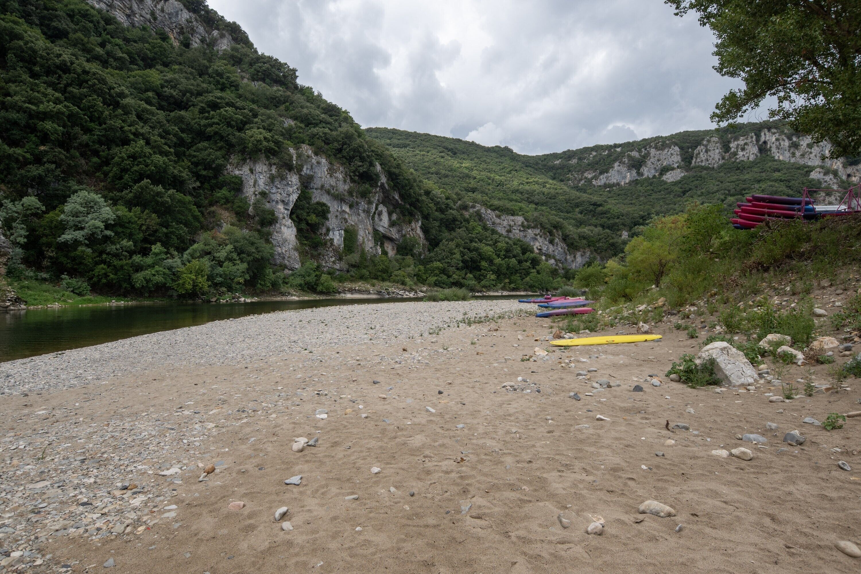 Una spiaggia nelle vicinanze