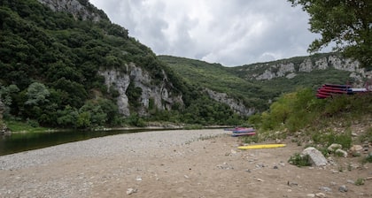 Caravan 'Midi - Mobil Home 4-6 Pers' with Private Terrace and Shared Garden