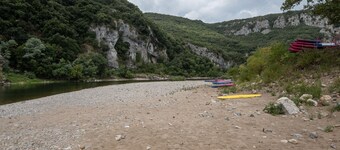 Caravan 'Midi - Mobil Home 4-6 Pers' with Private Terrace and Shared Garden