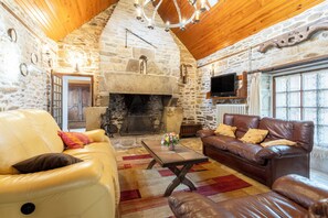 Télévision, cheminée