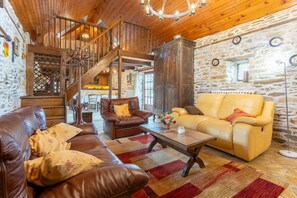 TV, fireplace - Vacation Home "Chaumière Ty Plouz" with Private Terrace, Private Garden and Wi-Fi (Plovan)