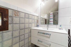 Shower, towels