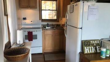 雪櫃、微波爐、焗爐、爐具