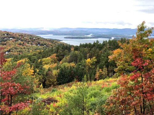 Amazing Lake & Mountain views Gunstock Ski Chalet.